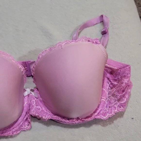 Victoria's Secret Bra - Picture 3 of 9